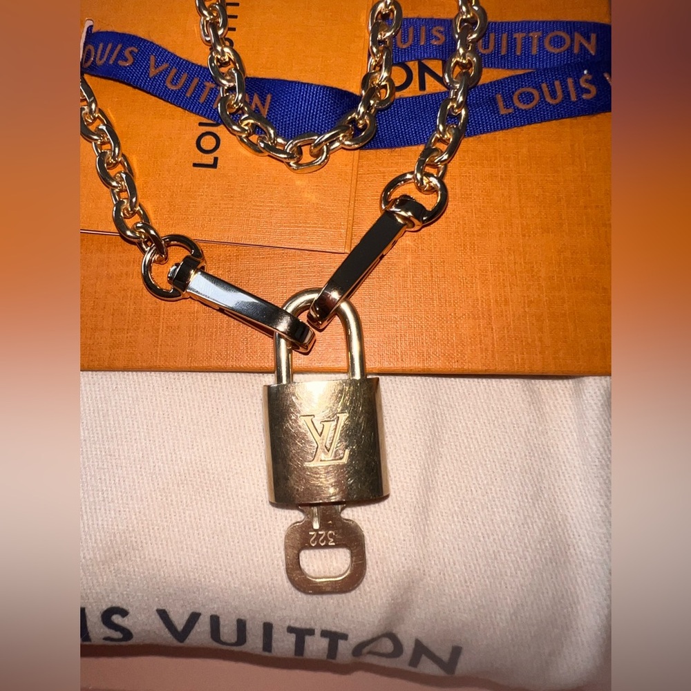 LV 🔐Lock and Key 322